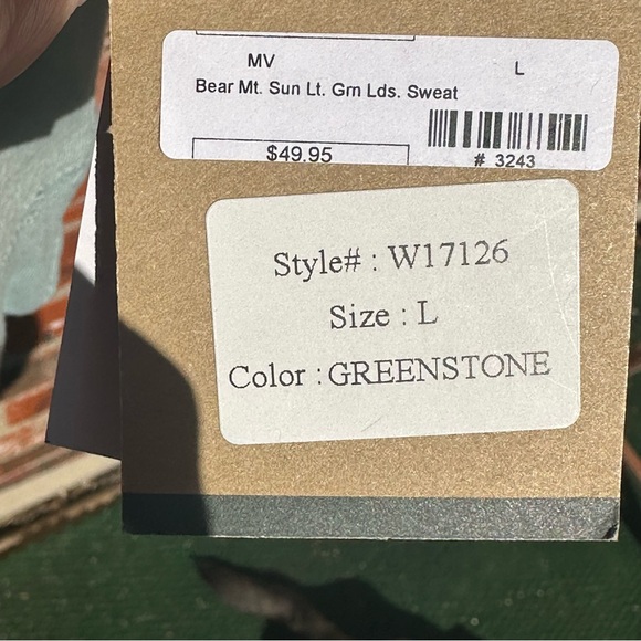 Alaska Themed “Mountains and Bear” Sweatshirt (new, with tags) (L) - Picture 5 of 5